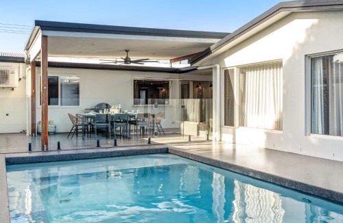 Warana House | Coastal Noir Retreat - Pool PF & Walk to Beach