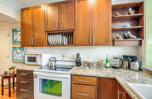 Columbia Apartment | Columbia Lakefront Escape: Serenity Room & Patio