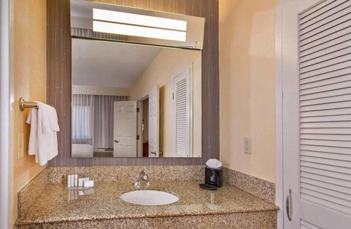 University Place Hotel | Comfort and Relaxation! Pet-Friendly Property