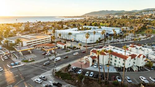 Pierpont Bay Hotel | Comfort Inn & Suites Ventura Beach