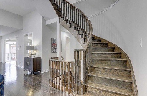 Vaughan House | Comfort Stay Near Canada's Wonderland with Free Parking