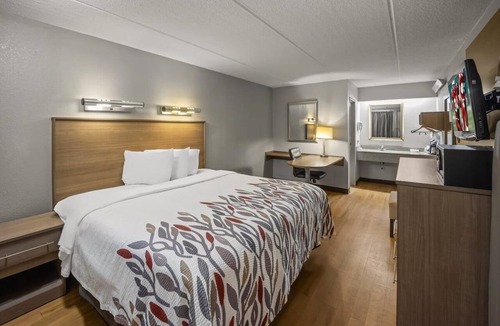 Greensboro Hotel | Comfortable Space Perfect for Extended Stay in Ocala | Free Breakfast!