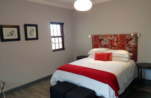 Eastcliff House | Comfy Apartment with Stunning Mountain View