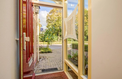 Hoorn House | Comfy holiday home in Hoorn with French balcony