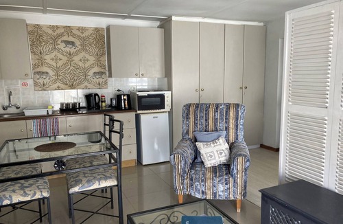 Plumstead Cottage | Constantia Lazy River, Pheasants Nest Studio Apartment with Twin Beds