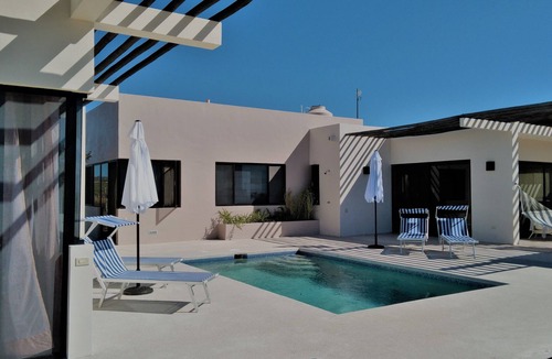 Todos Santos Villa | Contemporary house with pool near the beach