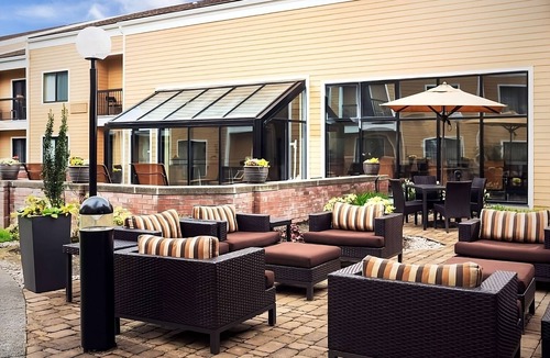 Bridle Trails Hotel | Convenient Stay, Superb Location! Close to Volunteer Park Water Tower, w/Pool!