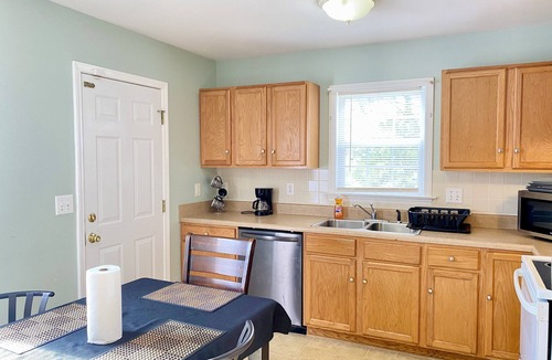 Winston - Salem House | ✨Convenient to I-40, DT, Wake Forest, UNCSA, WSSU, Benton Center, & Hospitals✨