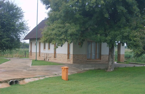 Mahikeng Bed & Breakfast | Cookes Lake Resort