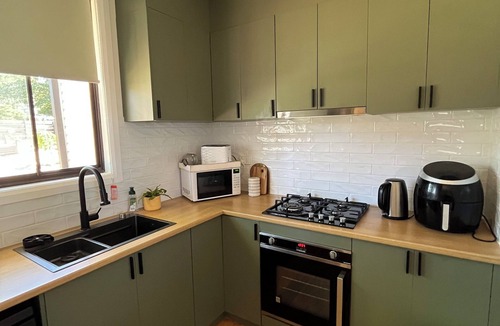 Cooma House | Cooma 3 bedroom home with fireplace