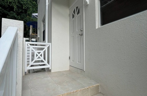 Mullins Beach Apartment | Coral Cove Retreat luxury 2 bedroom apartment with pool, 400m from Mullins Beach