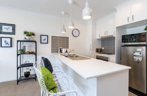 Franklin Apartment | Cosy 2BR Close to Light Rail