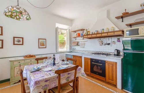 Lucca Villa | Cosy apartment in villa with pool, WIFI, TV, patio, pets allowed, panoramic view, close to Lucca