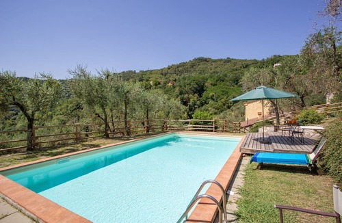 Lucca Villa | Cosy apartment in villa with pool, WIFI, TV, patio, pets allowed, panoramic view, close to Lucca