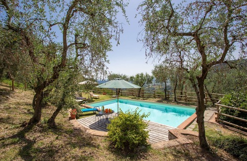 Lucca Villa | Cosy apartment in villa with pool, WIFI, TV, patio, pets allowed, panoramic view, close to Lucca
