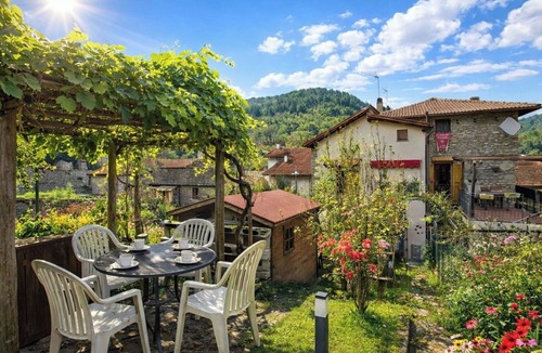Palazzuolo sul Senio Apartment | Cosy apartment for 8 people with WIFI, hot tub, TV, patio and pets allowed
