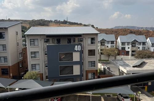 Greater Johannesburg Metropolitan Area Apartment | Cosy Apartment :Tv/Wi-Fi/Netflix