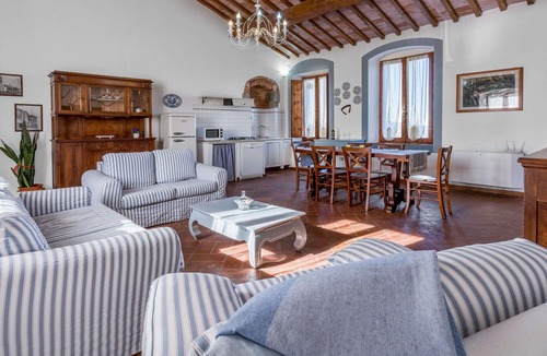 San Macario In Monte Apartment | Cosy apartment for 5 people with pool, WIFI, TV and panoramic view, close to San Gimignano