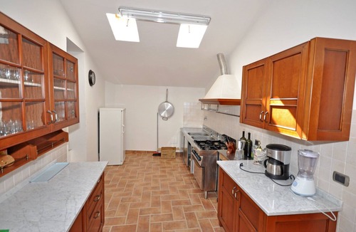 Volterra Apartment | Cosy apartment for 2 guests with WIFI, pool, TV and pets allowed, close to San Gimignano