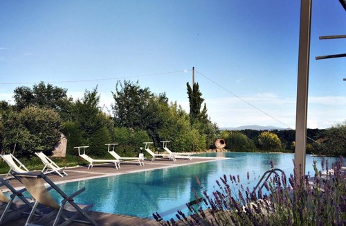 Penna Apartment | Cosy apartment for 2 people with pool, A/C, WIFI, TV, patio and pets allowed