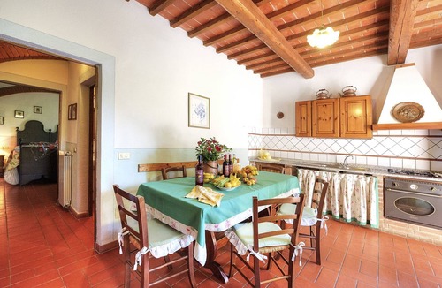 Peccioli Apartment | Cosy apartment for 6 guests with pool, A/C, WIFI, TV, pets allowed and panoramic view