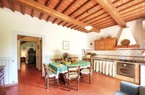 Peccioli Apartment | Cosy apartment for 6 guests with pool, A/C, WIFI, TV, pets allowed and panoramic view