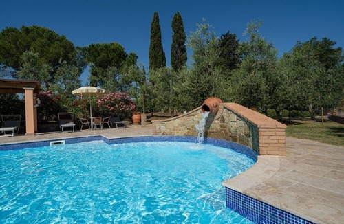Peccioli Apartment | Cosy apartment for 6 people with A/C, pool, WIFI, TV, pets allowed and panoramic view