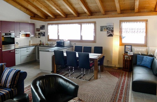 Zillis Apartment | Cosy apartment for 7 guests with WIFI, TV, balcony and panoramic view