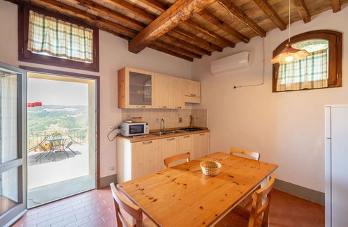 Montebonello Apartment | Cosy apartment for 4 people with WIFI, pool, A/C, TV, pets allowed and panoramic view