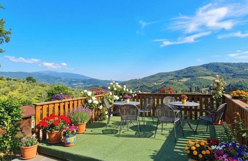 Montebonello Apartment | Cosy apartment for 6 people with private pool, WIFI and pets allowed