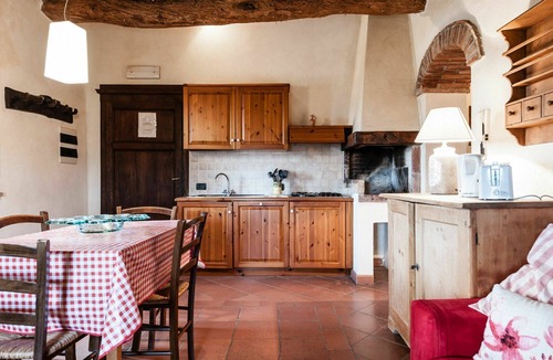 San Macario In Monte Villa | Cosy apartment in villa for 4 guests with WIFI, pool, TV, patio and pets allowed