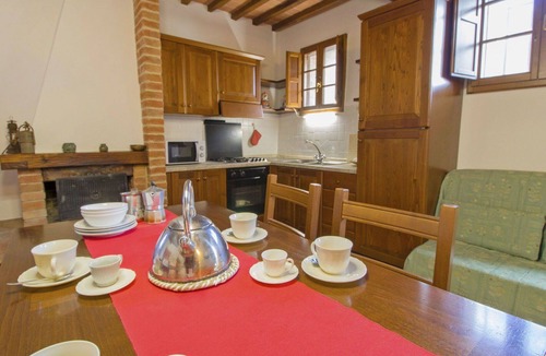 Rapolano Terme Villa | Cosy apartment in villa for 6 guests with pool, WIFI, TV and patio