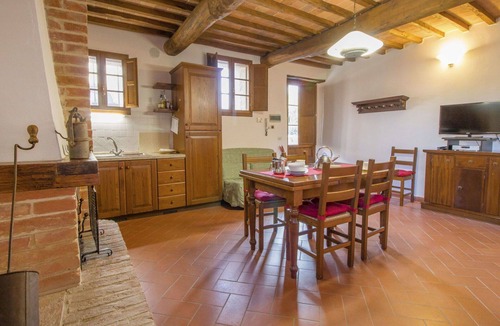 Rapolano Terme Villa | Cosy apartment in villa for 6 guests with pool, WIFI, TV and patio