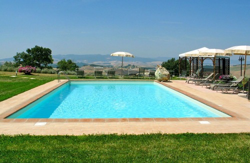 Gambassi Terme Villa | Cosy apartment in villa with pool, A/C, WIFI, TV, terrace and panoramic view, close to San Gimig.