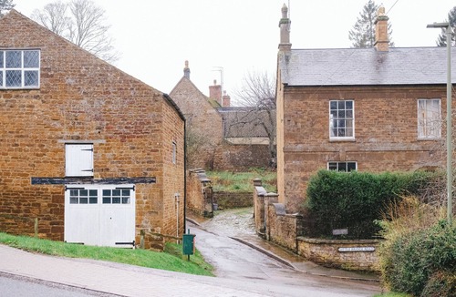 Bloxham Cottage | Cosy Cotswold Cottage | Log Burner and Garden