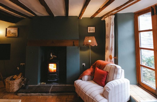 Bloxham Cottage | Cosy Cotswold Cottage | Log Burner and Garden