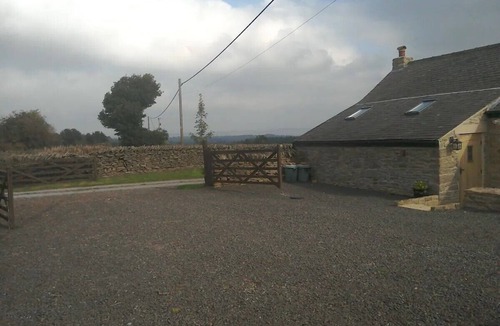 Allensford Cottage | Cosy Cottage Retreat. Log Burner. Courtyard & Starry Skies
