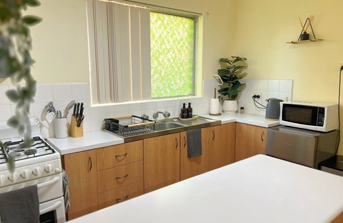East Victoria Park Apartment | Cosy & Private, Walk to East Vic Park