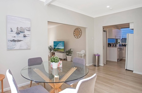 Umina Beach Apartment | Cosy Renovated 2 Bed cottage on the water