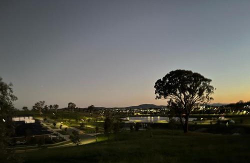 Taylor Apartment | Cosy Secure comfortable for two in Canberra