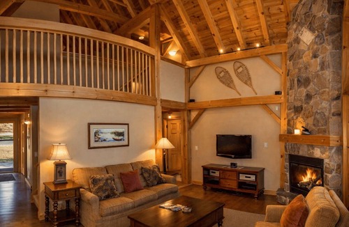 Utterson Cottage | Cottage 24 | Pet-Friendly Muskoka Cottage Near Beach & Resort Amenities Sleeps 6