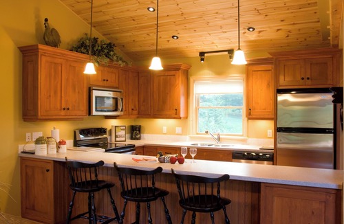 Utterson Cottage | Cottage 26 | Pet-Friendly Muskoka Cottage Near Beach & Golf Course Sleeps 6