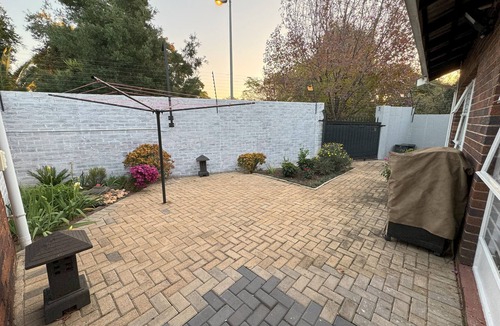 Greater Johannesburg Metropolitan Area Cottage | Cottage - Sleeps 4 - Pet friendly - Pool - Parking