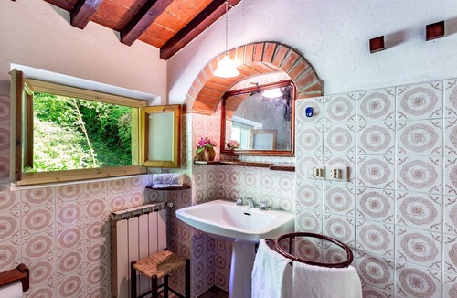 Molezzano House | Country House/Farm House in Molezzano with 2 bedrooms sleeps 4