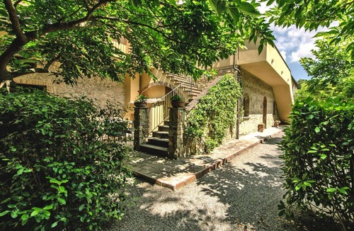 Capannoli Apartment | Country House in Tuscany with Pool and Olive Grove