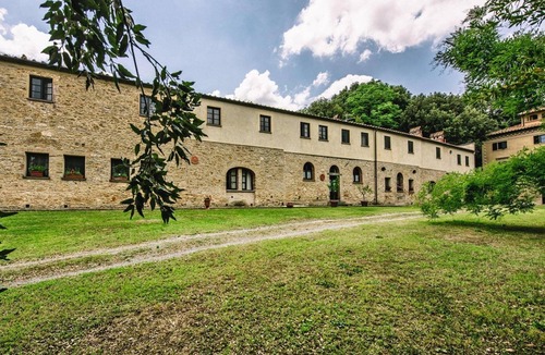 Capannoli Apartment | Country House in Tuscany with Pool and Olive Grove