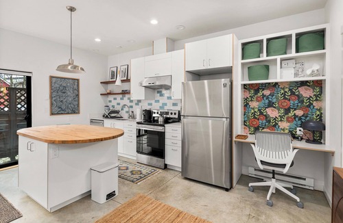 West Woodland House | Cozy 2 Bedroom Home in Ballard Seattle