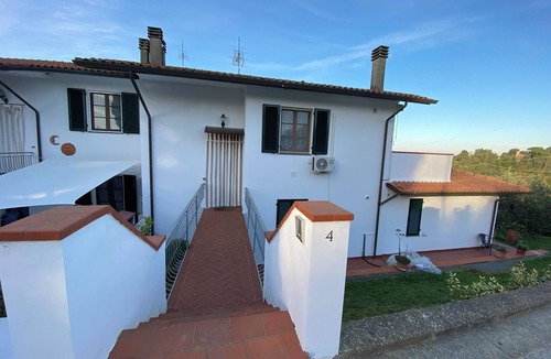 Lari House | Cozy 2-bedroom house in charming Usigliano with breathtaking views
