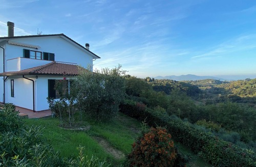 Lari House | Cozy 2-bedroom house in charming Usigliano with breathtaking views