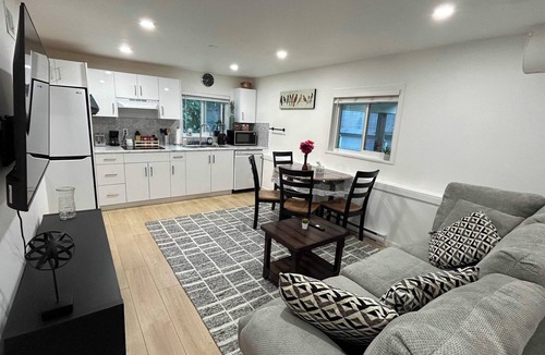 Lynn Valley House | Cozy 2BR Garden Suite w/Private Yard & EV Charger near Grouse Mountain & Trails